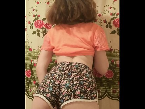 ❤️ 性感的年轻宝贝在镜头前脱下她的短裤 ❤❌ Hard porn